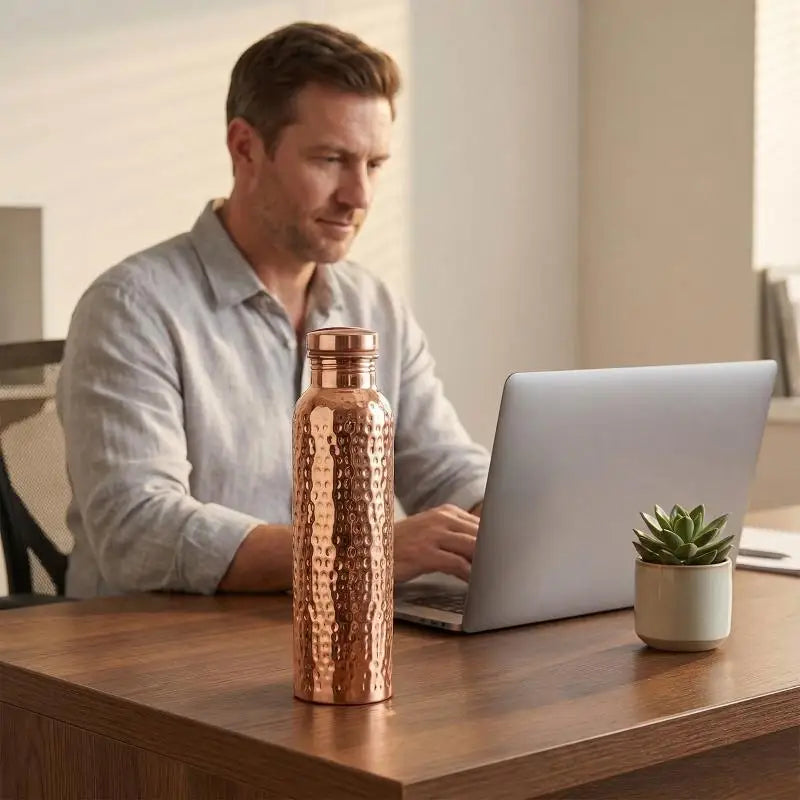 [G] 800ML Electroplated Copper Water Bottle One-Click Open Lid Anti-Slip Hammer Pattern Bottle Sports Water Bottle